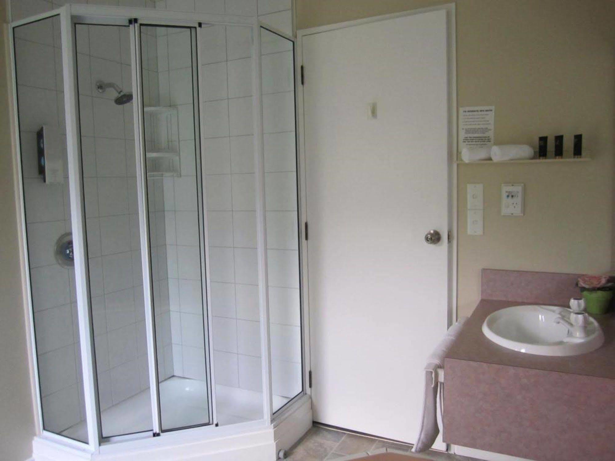 Camellia Court Motel Lower Hutt Exterior foto
